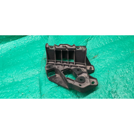 INFINITI QX30 RIGHT HEADLIGHT LOWER BRACKET 2017-2019 62228-5DA0A 622285DA0A