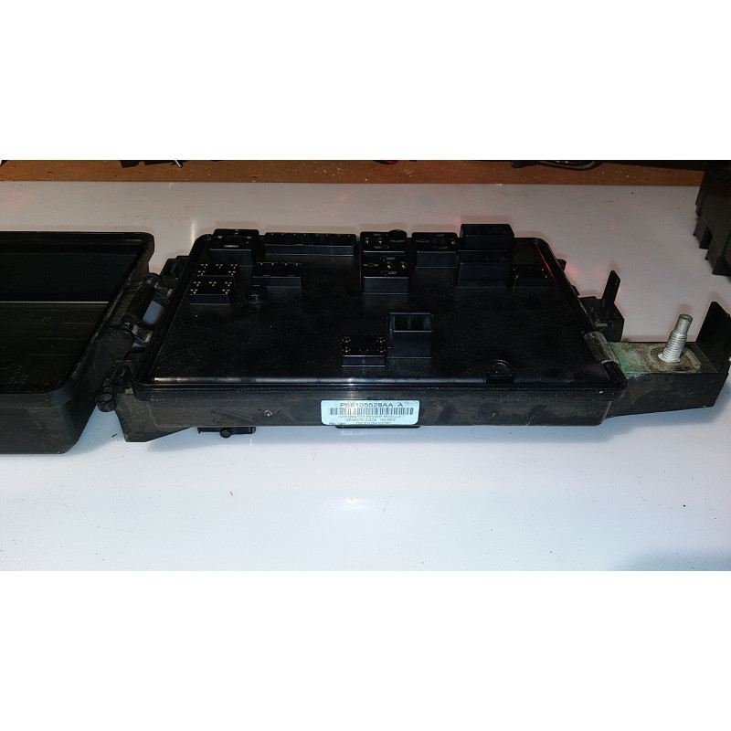 DODGE CHALLENGER FUSE BOX 2012 68105528AA
