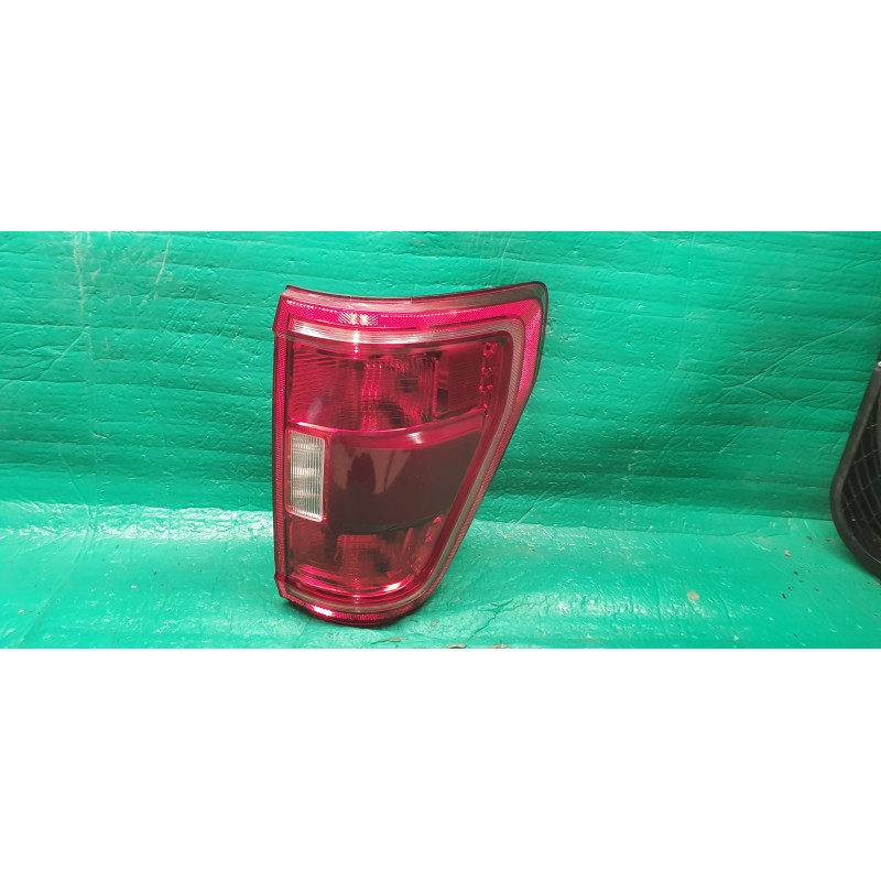 FORD F150 P702 RIGHT MID LED HALOGEN BLIND SPOT TAIL LAMP 2021-2023 ML34-13B504-B ML34-13B404-B GLASS DEFECT NOT INCL RADAR