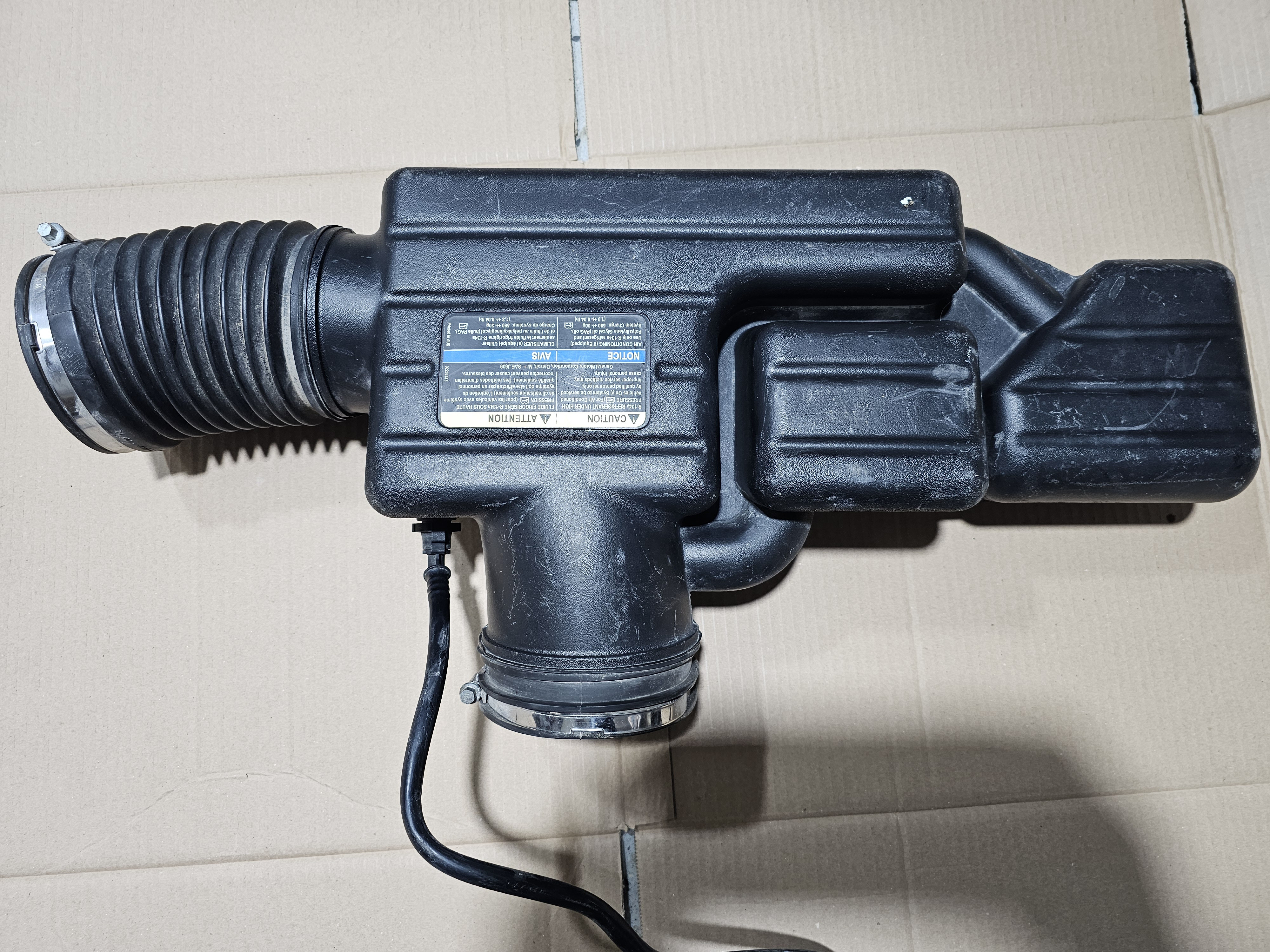 PONTIAC G8 GT CHEVROLET SS AIR CLEANER FILTER BOX RESONATOR 2008-2014 GM  92066878