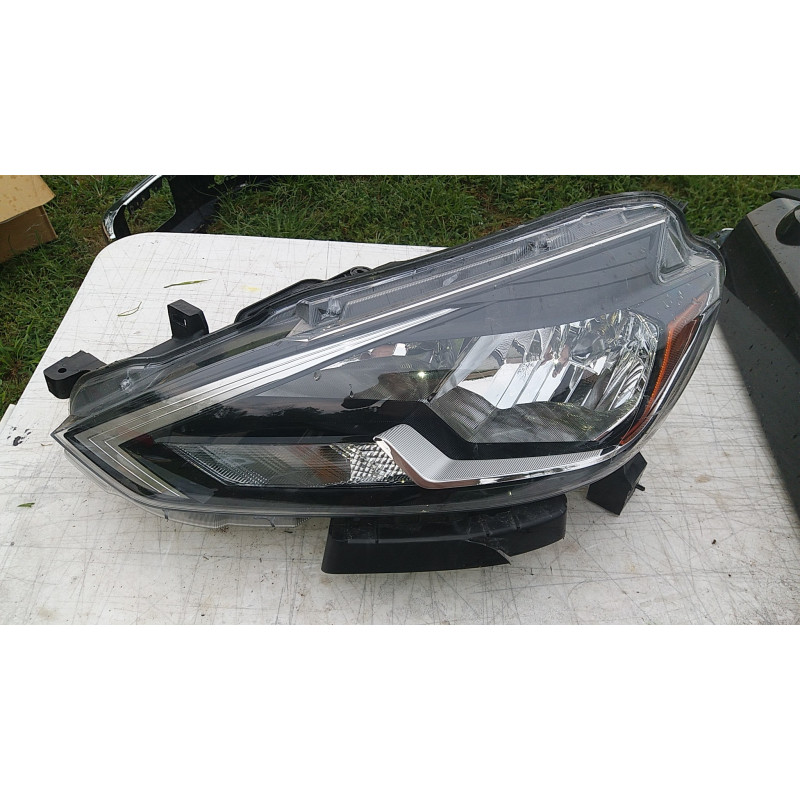 NISSAN SENTRA LEFT HEADLIGHT 2016-2017 260603YU0A 26060-3YU0A