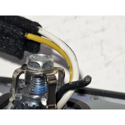 CHEVROLET CADILLAC GMC BUICK ROOF SHARK FIN RADIO GPS ANTENNA GM 23270826  000140640 MISSING ONE CONNECTOR NEW