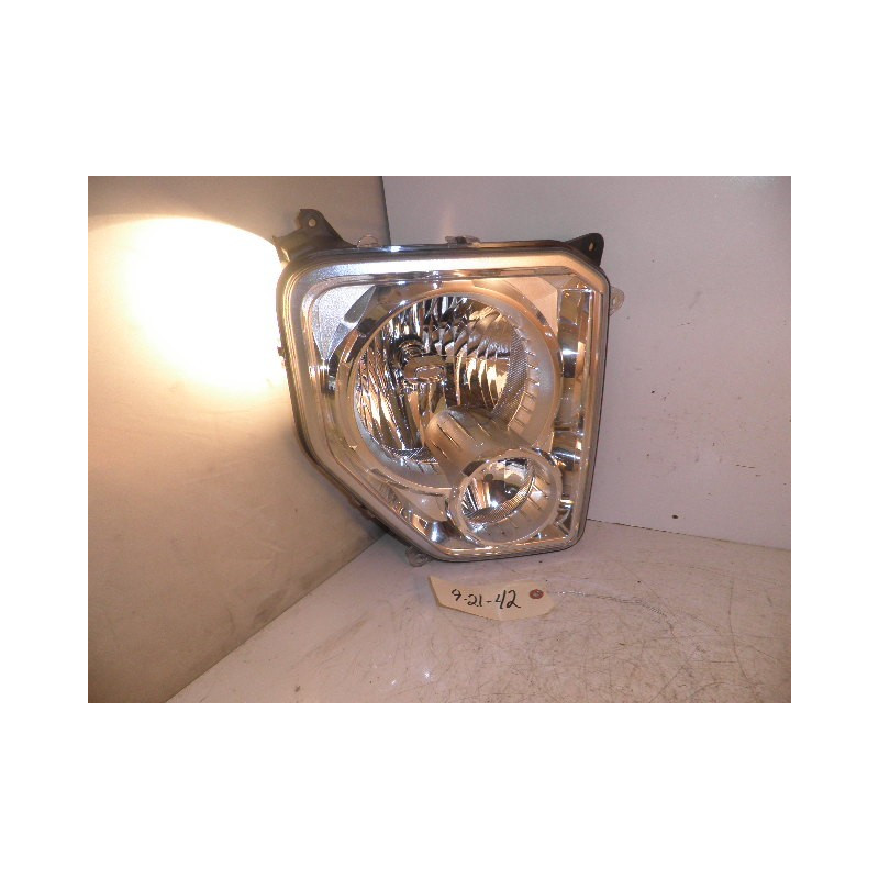 JEEP LIBERTY OEM RIGHT HEADLIGHT 20082010 USED