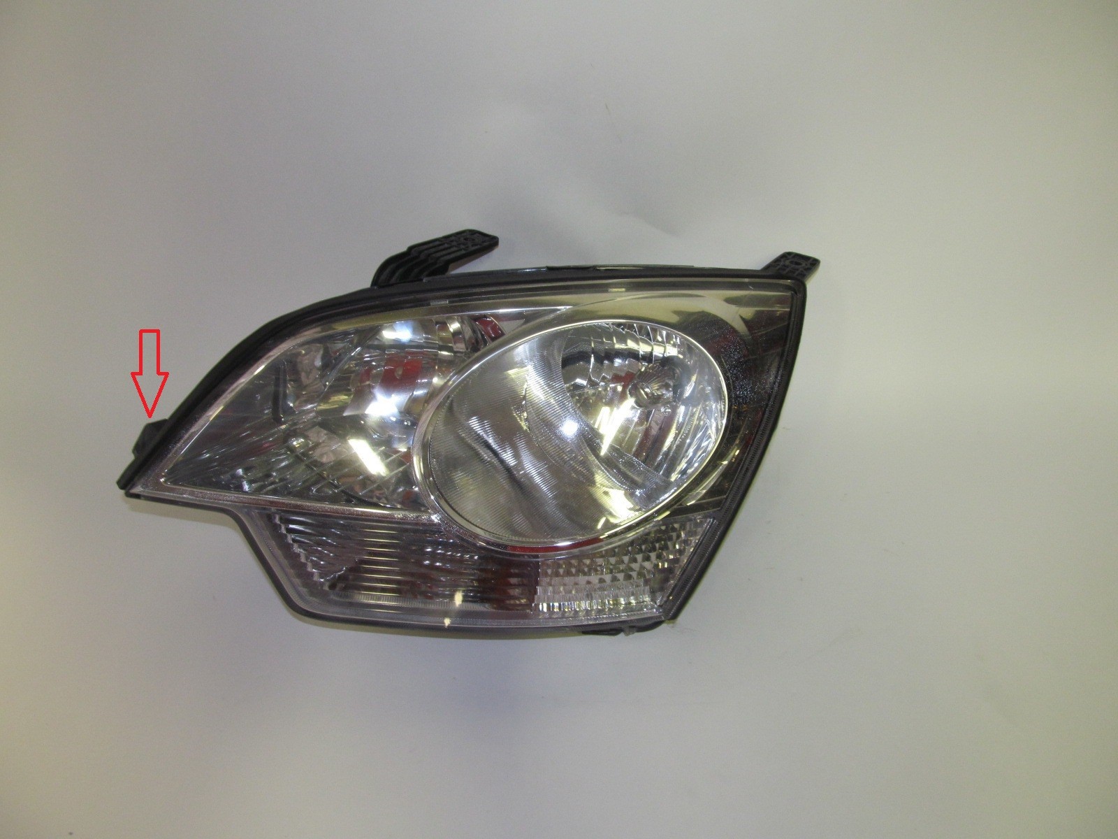 SATURN VUE LEFT OEM HEADLIGHT 2008-2012 GM 00024574