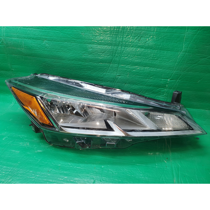 nissan-kicks-right-headlight-