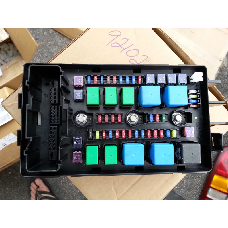 HYUNDAI EQUUS GENESIS 3.8L FUSE RELAY BOX CONTROL MODULE 2011-2013 91950-3M173 USED