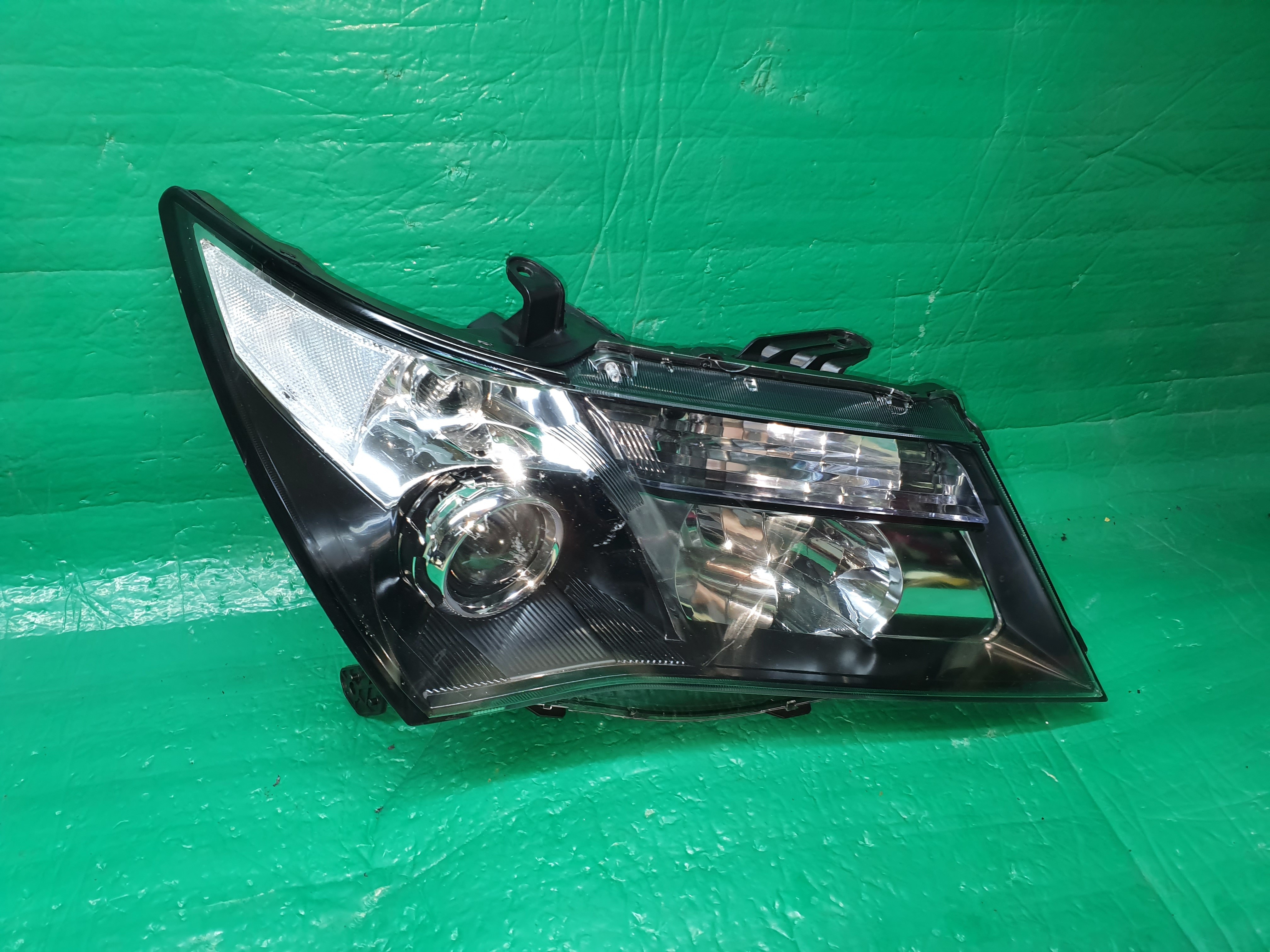 acura-mdx-right-xenon- 