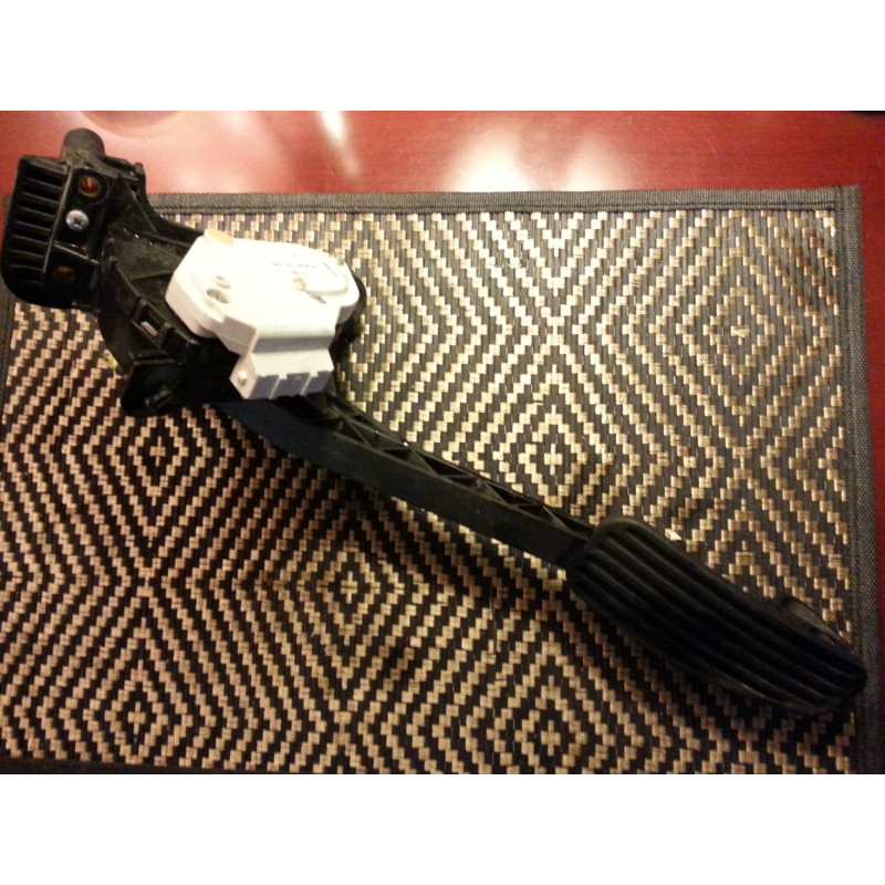 VOLVO S60 S80 V70 XC70 XC90 GAS PEDAL 1999-2014 30683516 USED
