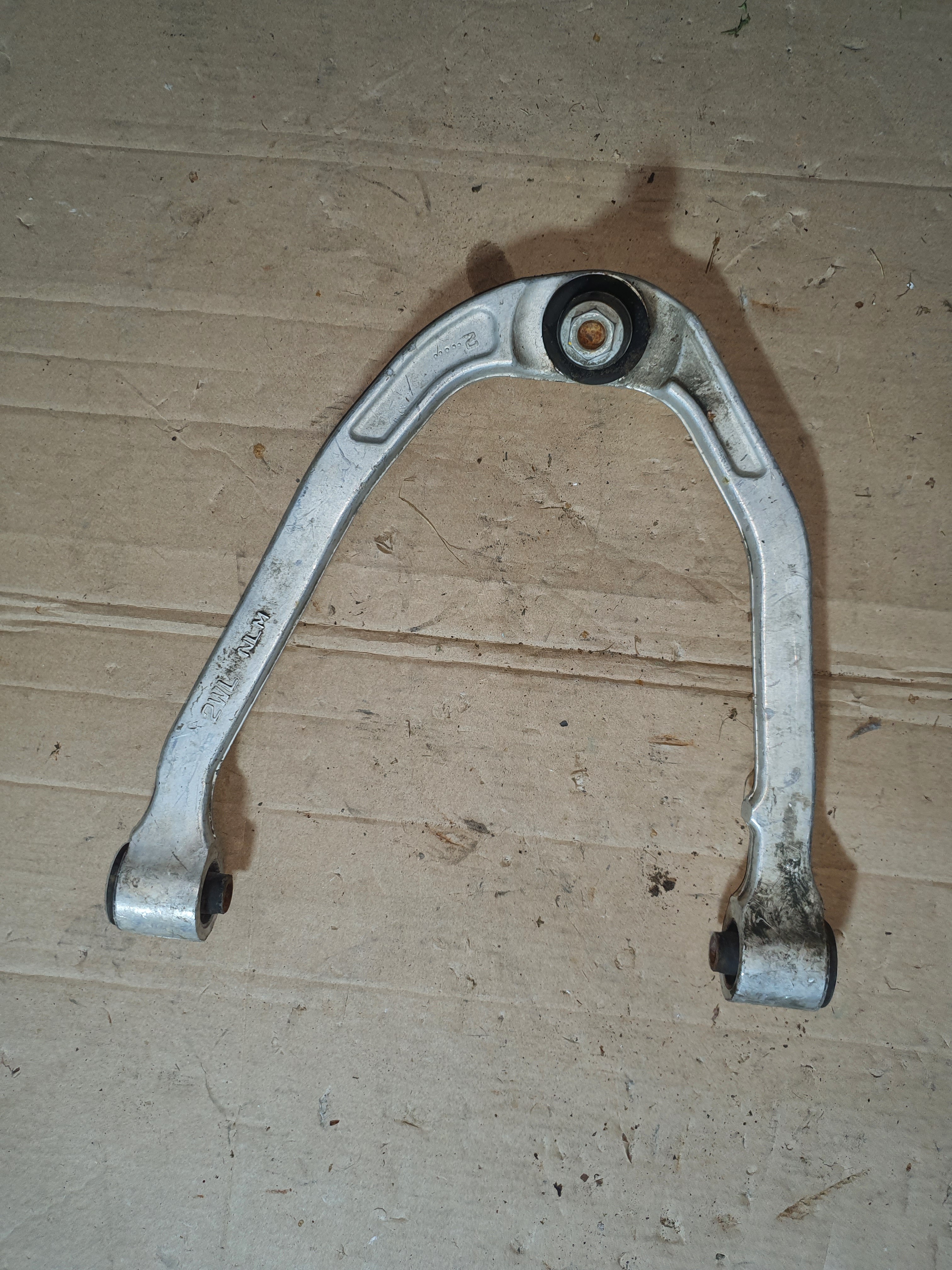 infiniti-g35-nissan-350z-left-