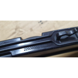 CADILLAC CT6 LEFT FRONT DOOR WINDOW CHANNEL RETAINER BRACKET 2016-2020 GM 22939588