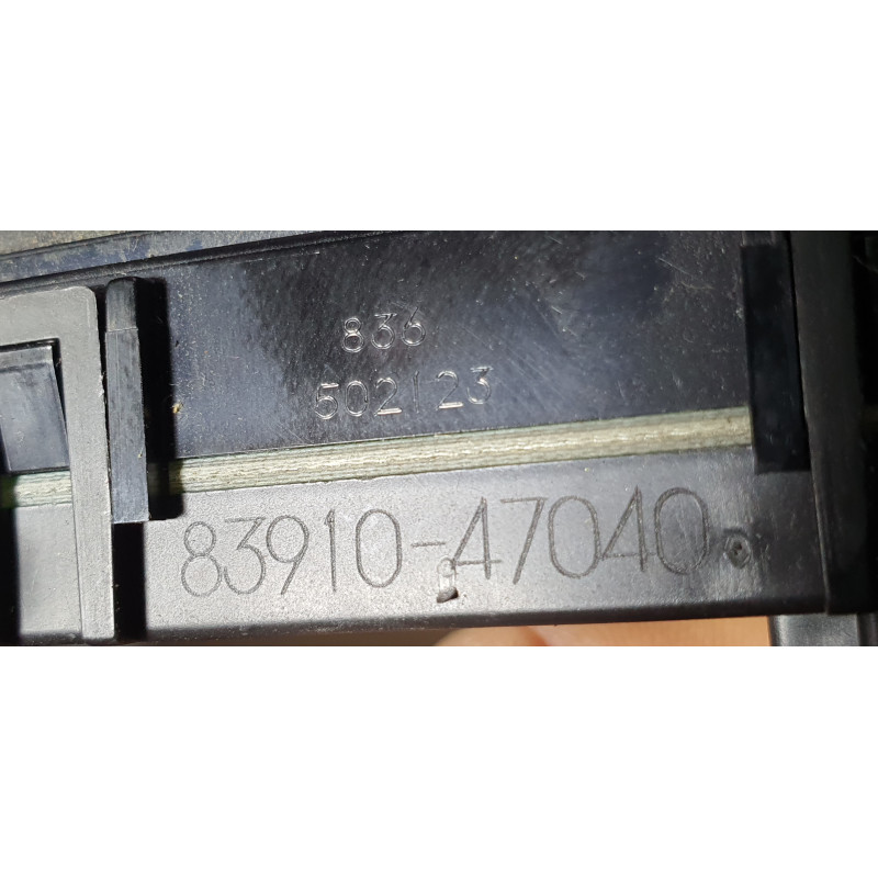 TOYOTA PRIUS DASH DIGITAL CLOCK 20042009 8391047040